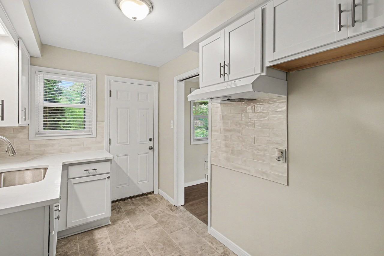 24434 W Chicago #NA - Photo 4 of 12
