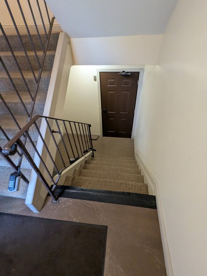 523 Bainbridge Dr Apt 25 #NA - Photo 2 of 20