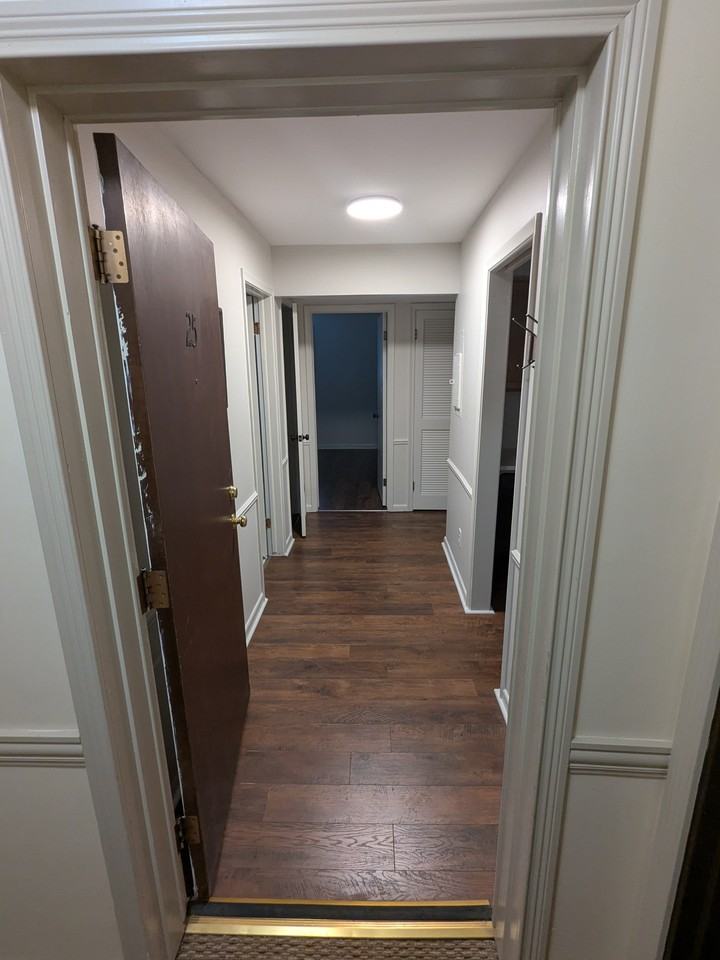 523 Bainbridge Dr Apt 25 #NA - Photo 3 of 20