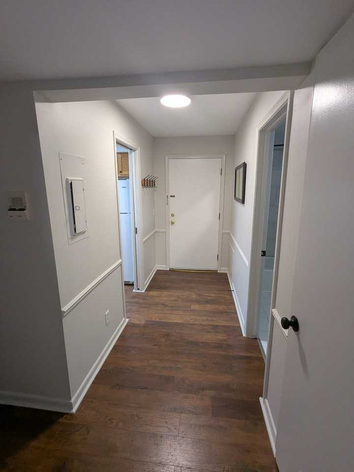 523 Bainbridge Dr Apt 25 #NA - Photo 4 of 20
