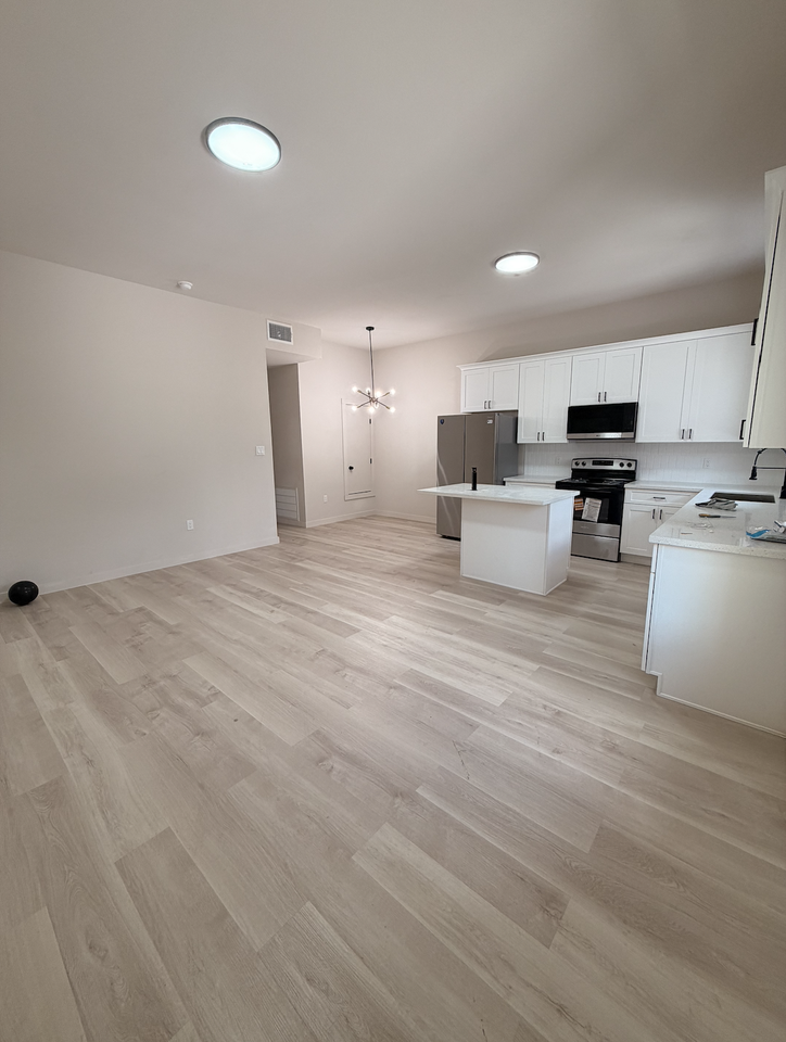 326 Clearwater St #A - Photo 2 of 8