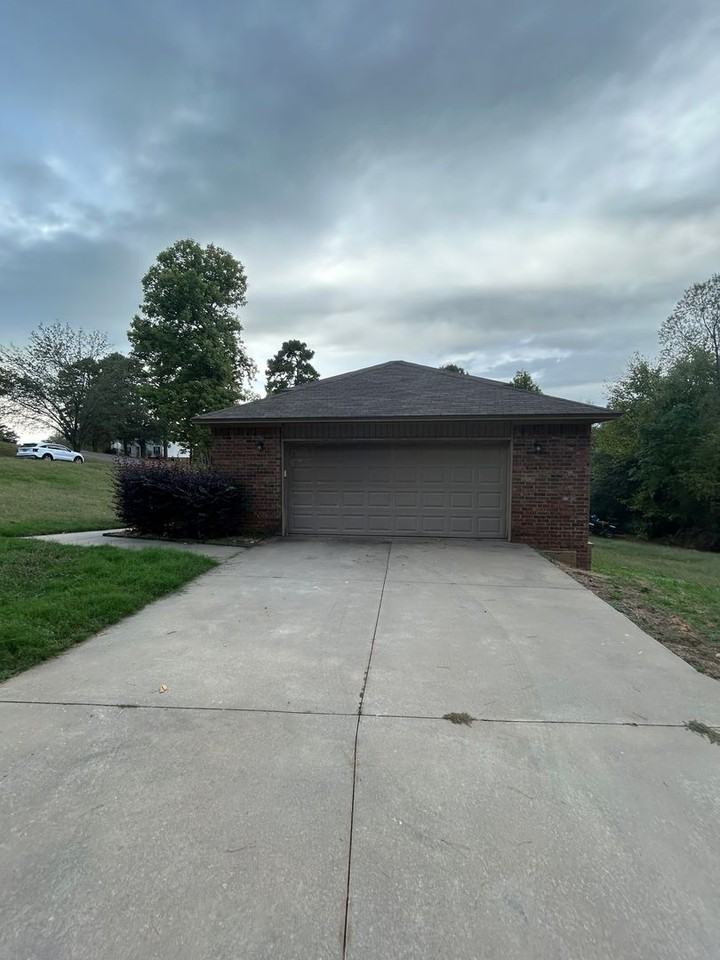705 Preston Dr - Photo 2 of 24