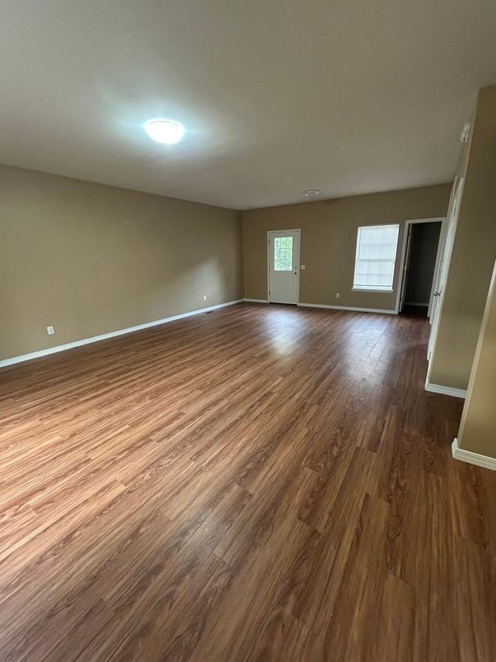 705 Preston Dr - Photo 4 of 24