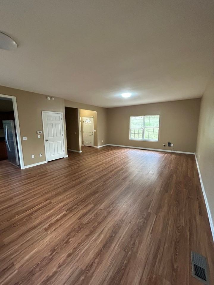 705 Preston Dr - Photo 5 of 24