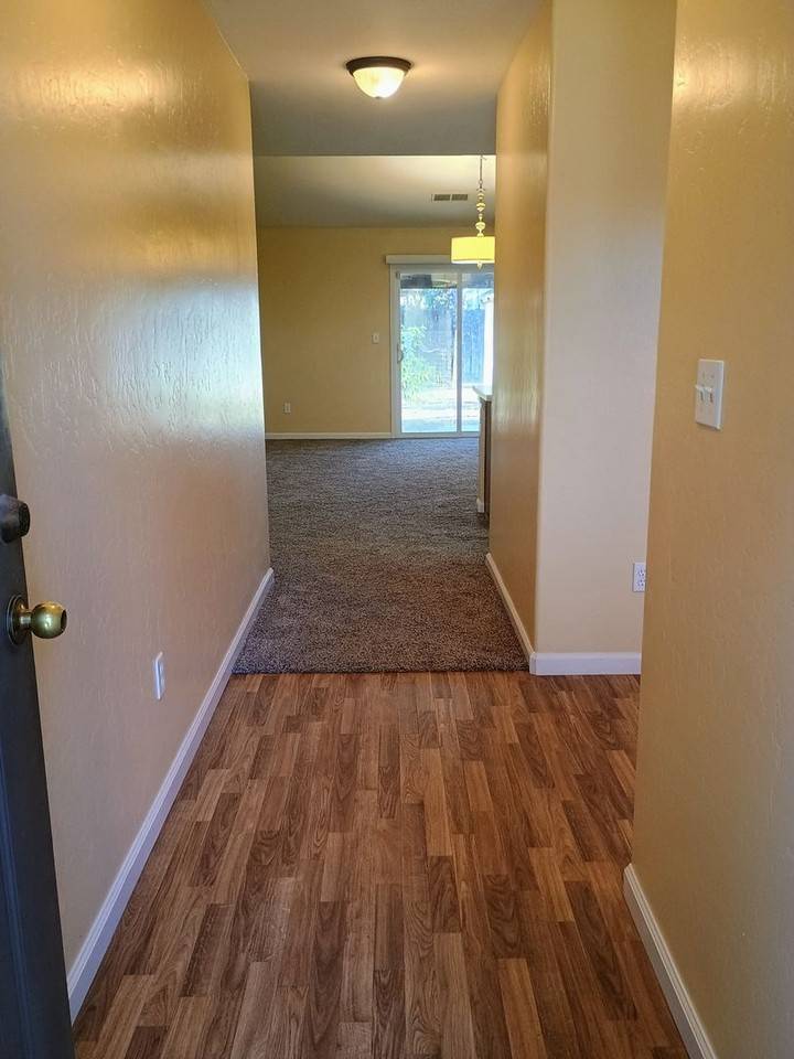 2630 E Parkview Ave - Photo 2 of 28