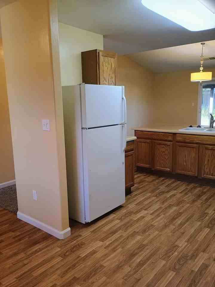 2630 E Parkview Ave - Photo 4 of 28