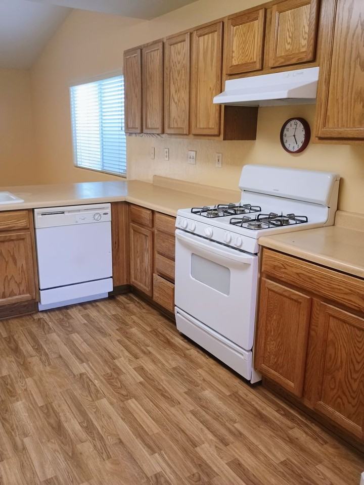 2630 E Parkview Ave - Photo 5 of 28