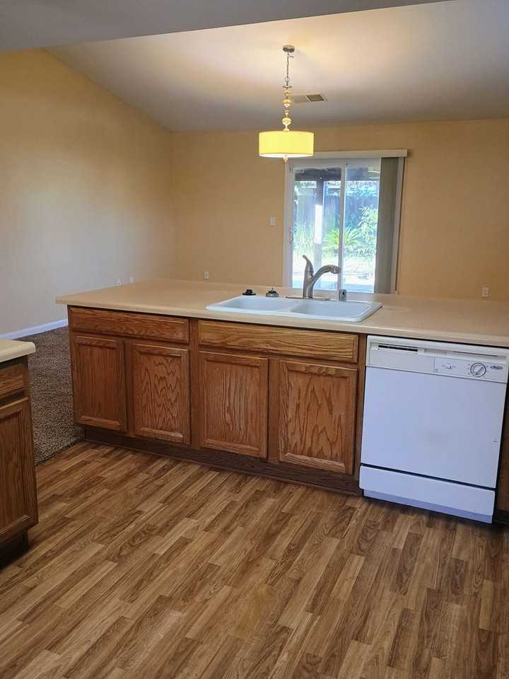 2630 E Parkview Ave - Photo 6 of 28