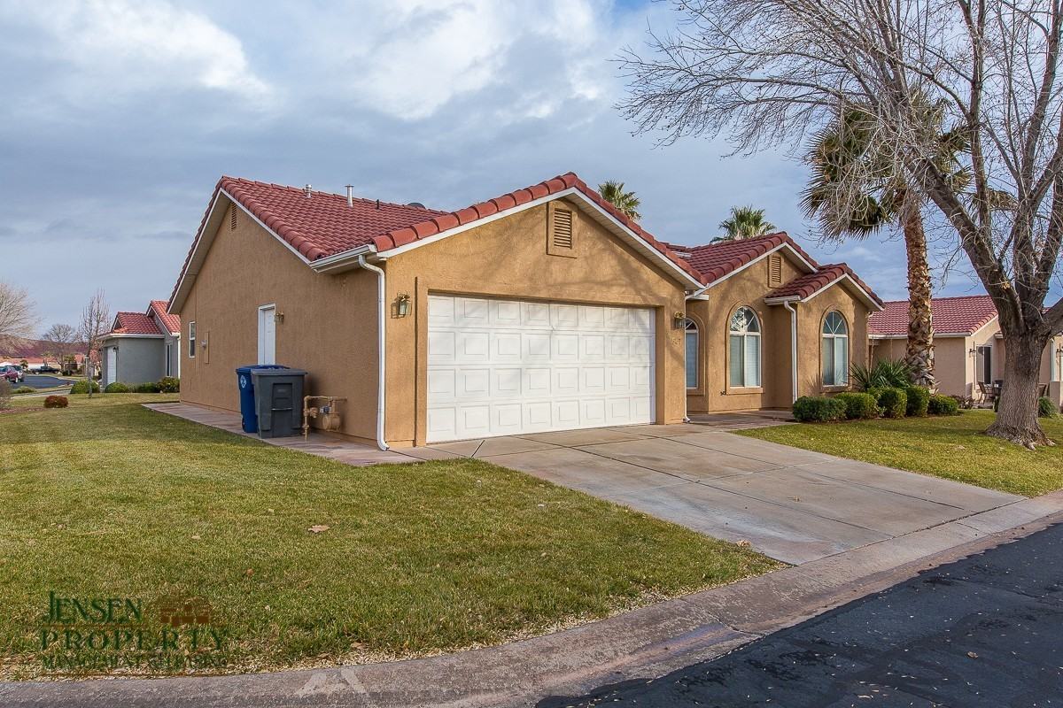 547 S Fiesta Dr - Photo 2 of 19