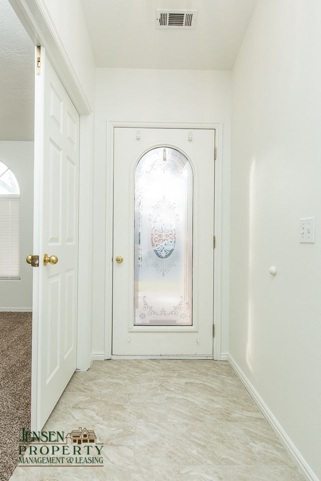 547 S Fiesta Dr - Photo 4 of 19