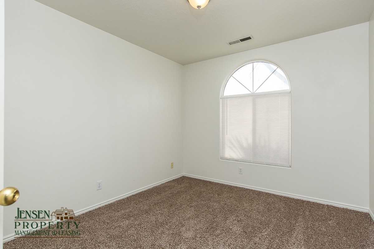 547 S Fiesta Dr - Photo 6 of 19