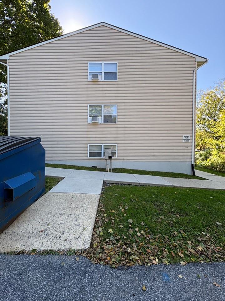 Broom Street Apartments - Photo 3 of 4