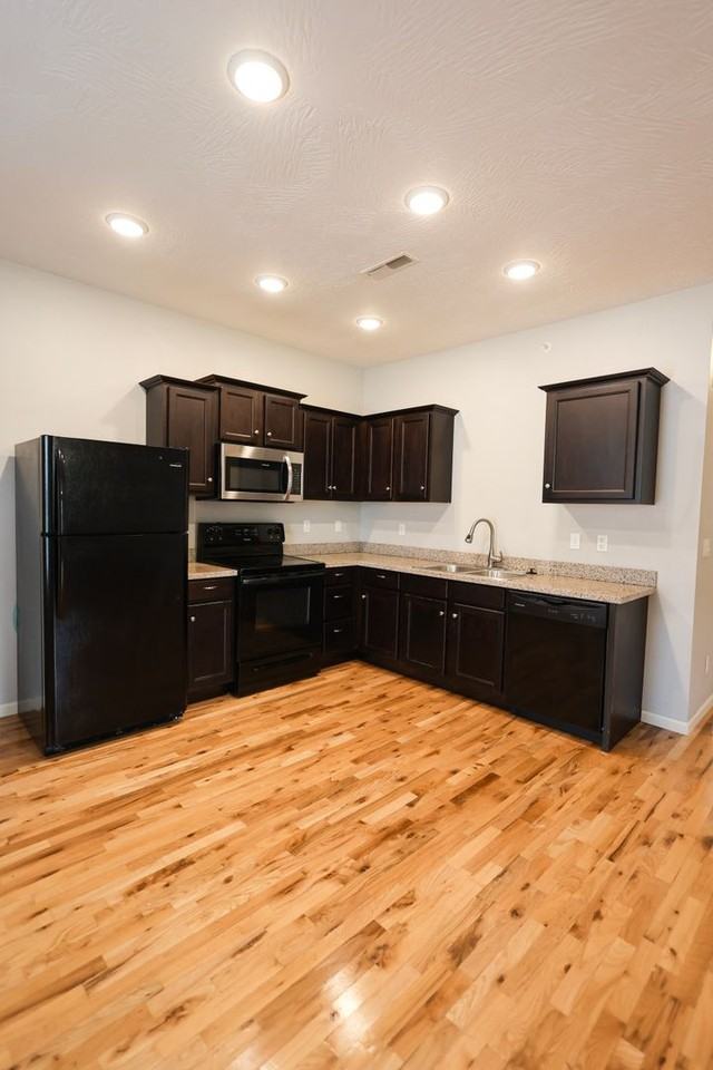 Cherry 1325 E - Photo 3 of 17