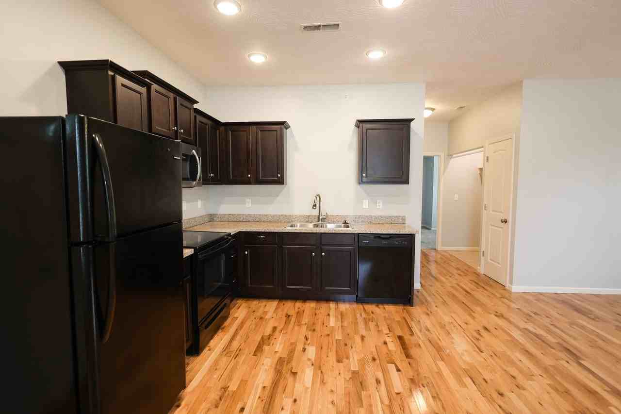 Cherry 1325 E - Photo 4 of 17