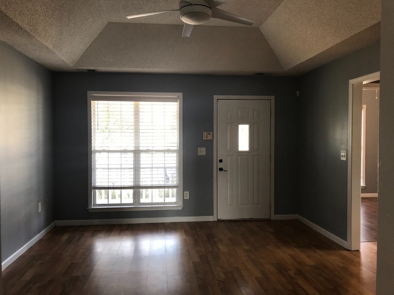 400 Haverhill Cir - Photo 3 of 18