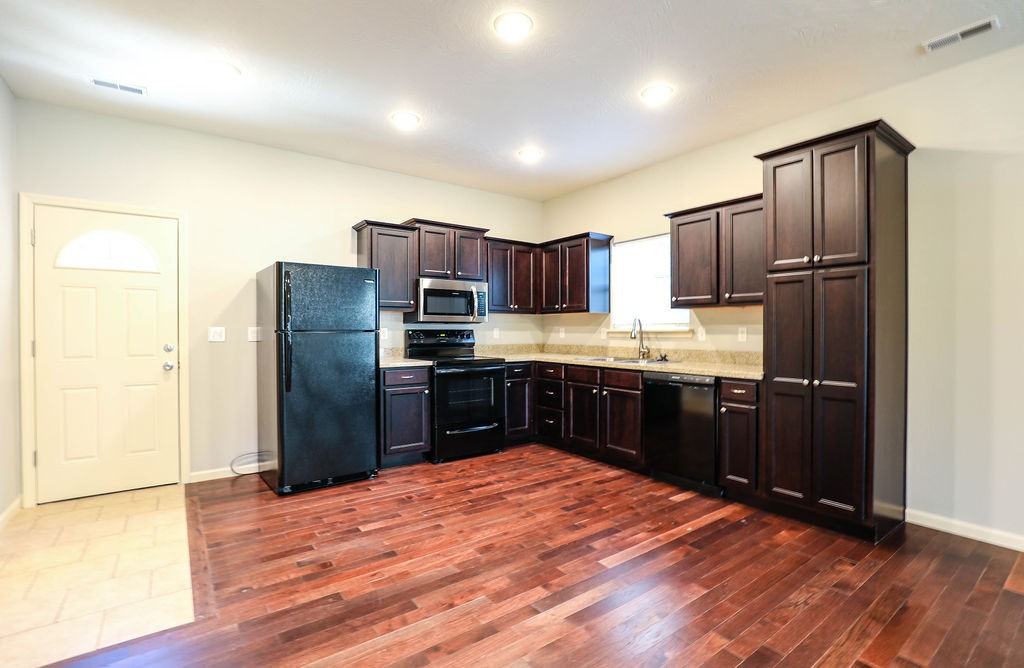 1318 S Florence Ave - Photo 5 of 18