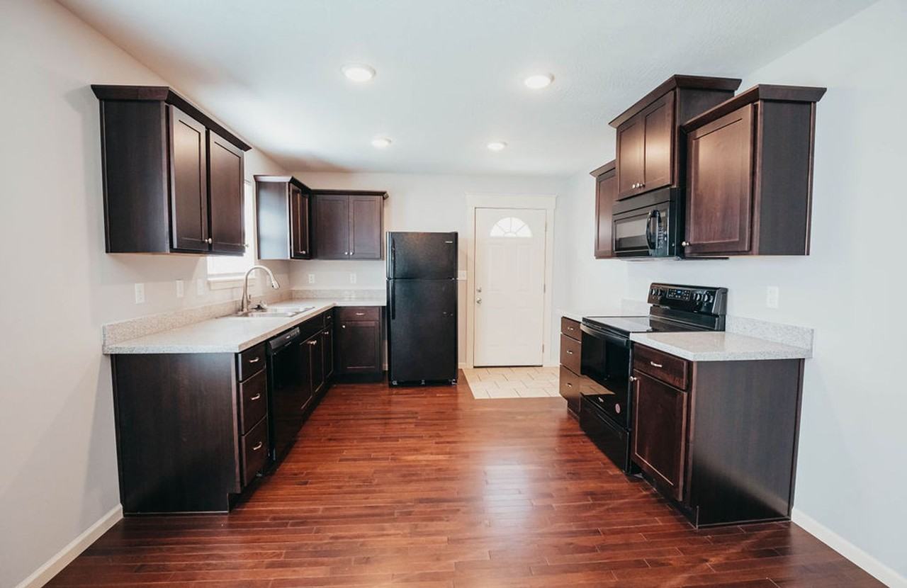 1337 S Florence Ave - Photo 2 of 20