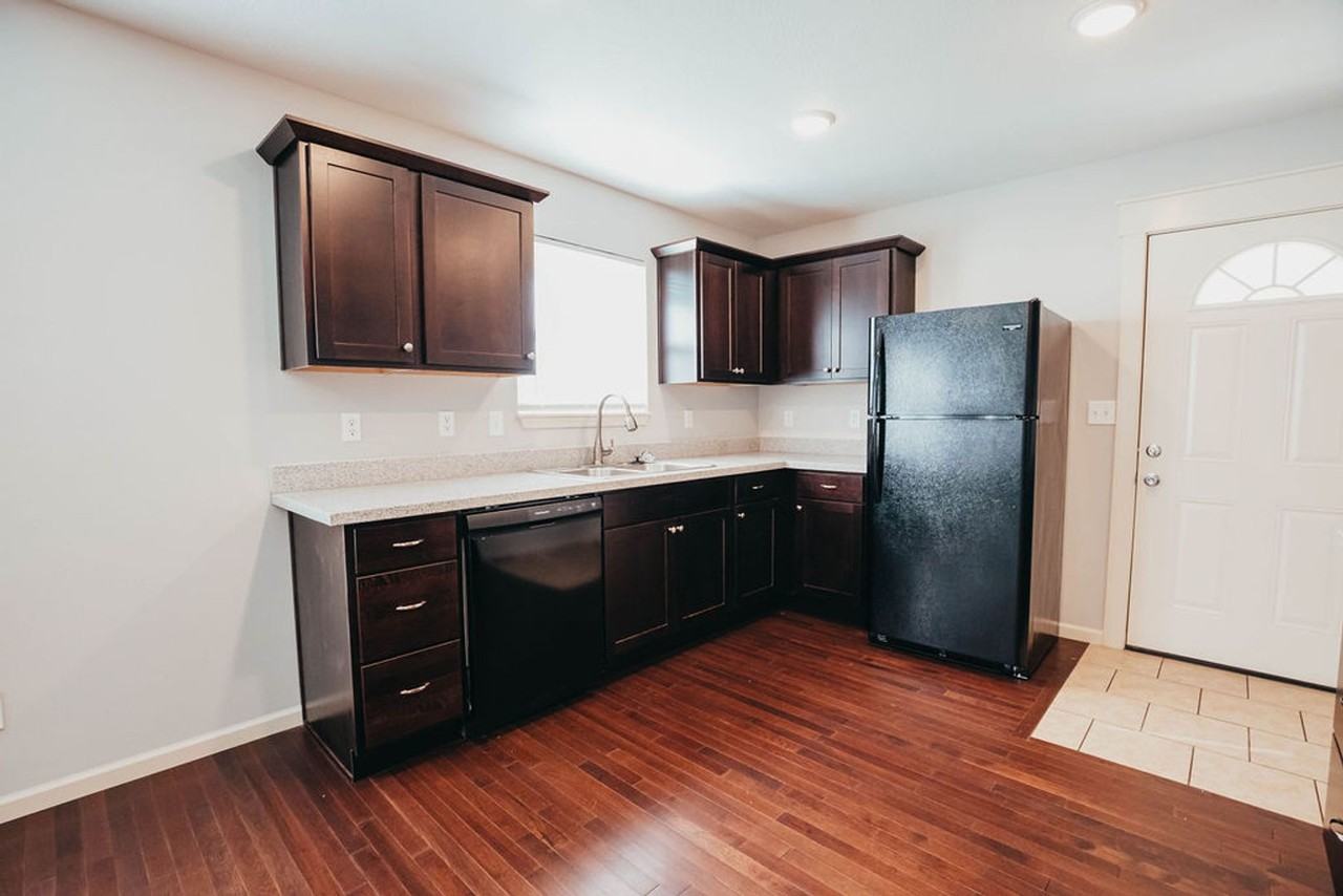1337 S Florence Ave - Photo 4 of 20