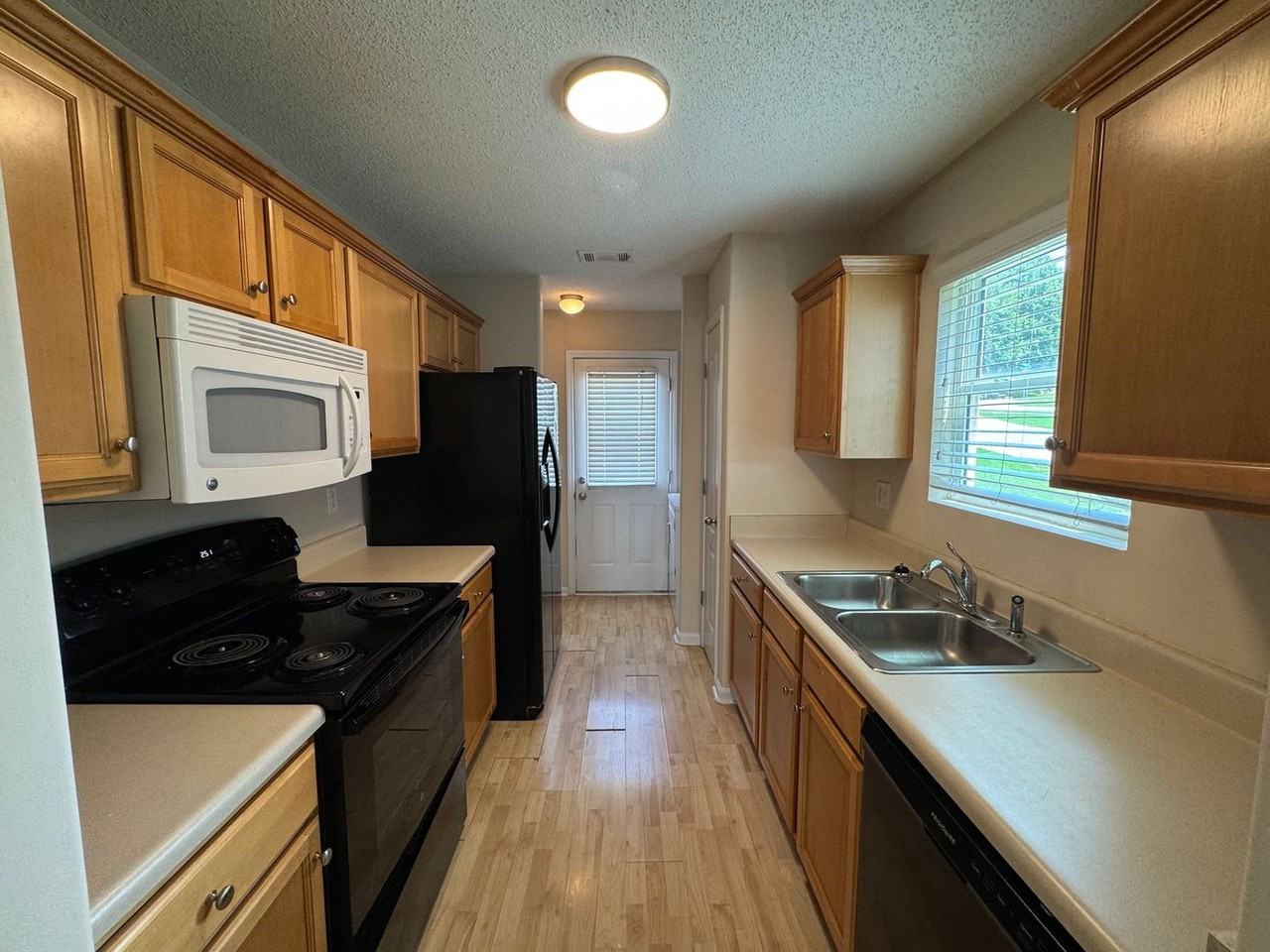 137 Fern Ridge Ct - Photo 3 of 16
