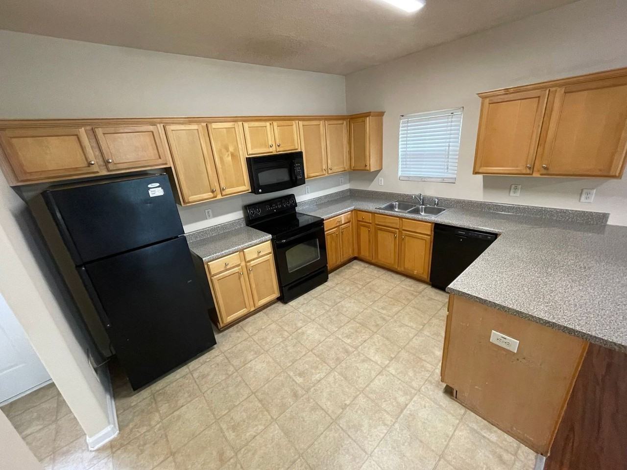 267 Fern Ridge Ct - Photo 3 of 18