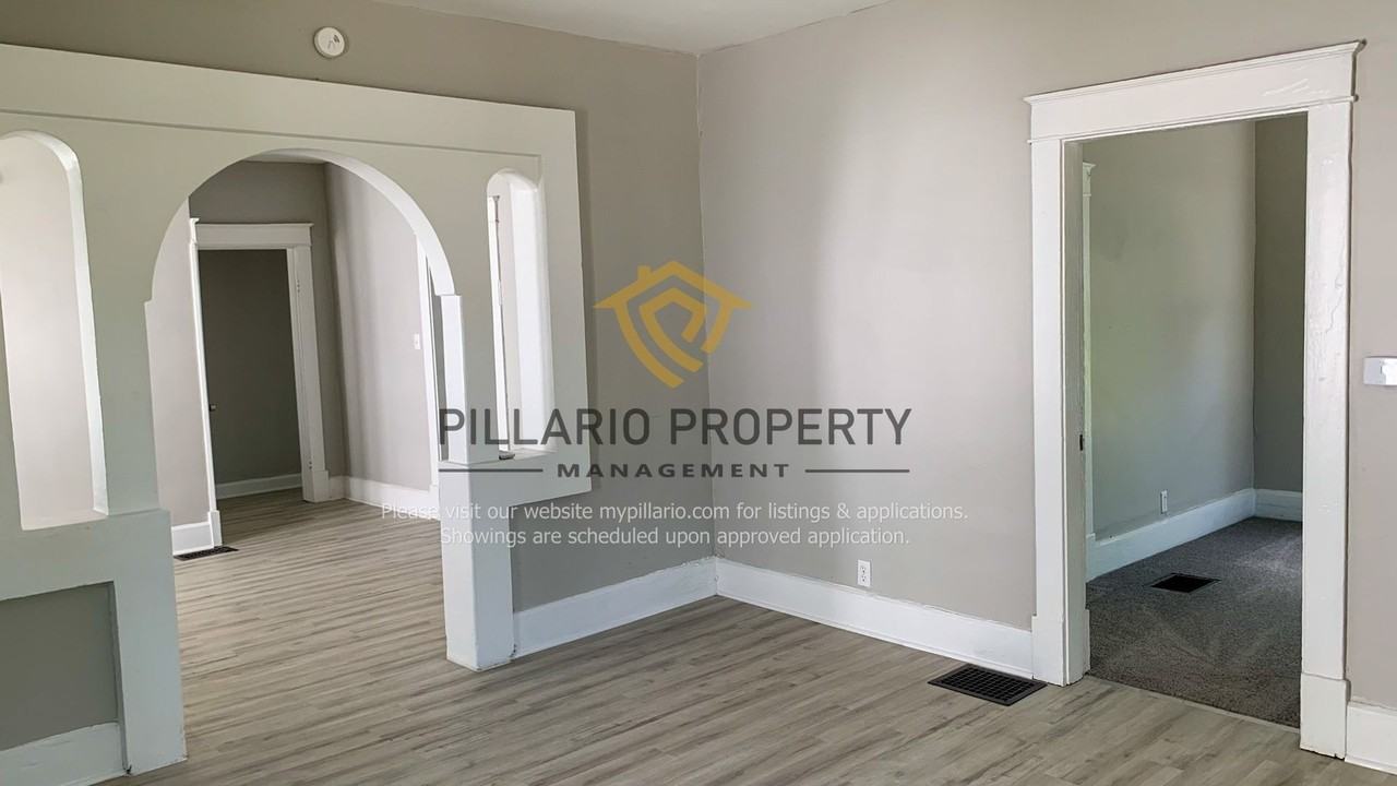 717 W 32nd St - Photo 5 of 31