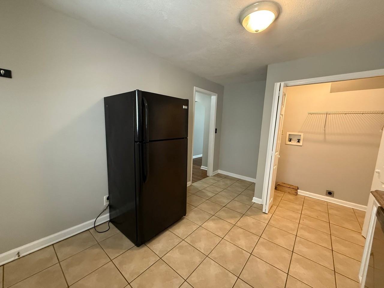 1124 Chester Ave - Photo 2 of 24