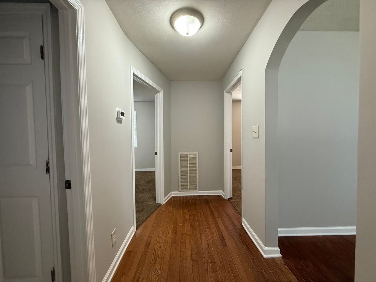 1124 Chester Ave - Photo 4 of 24
