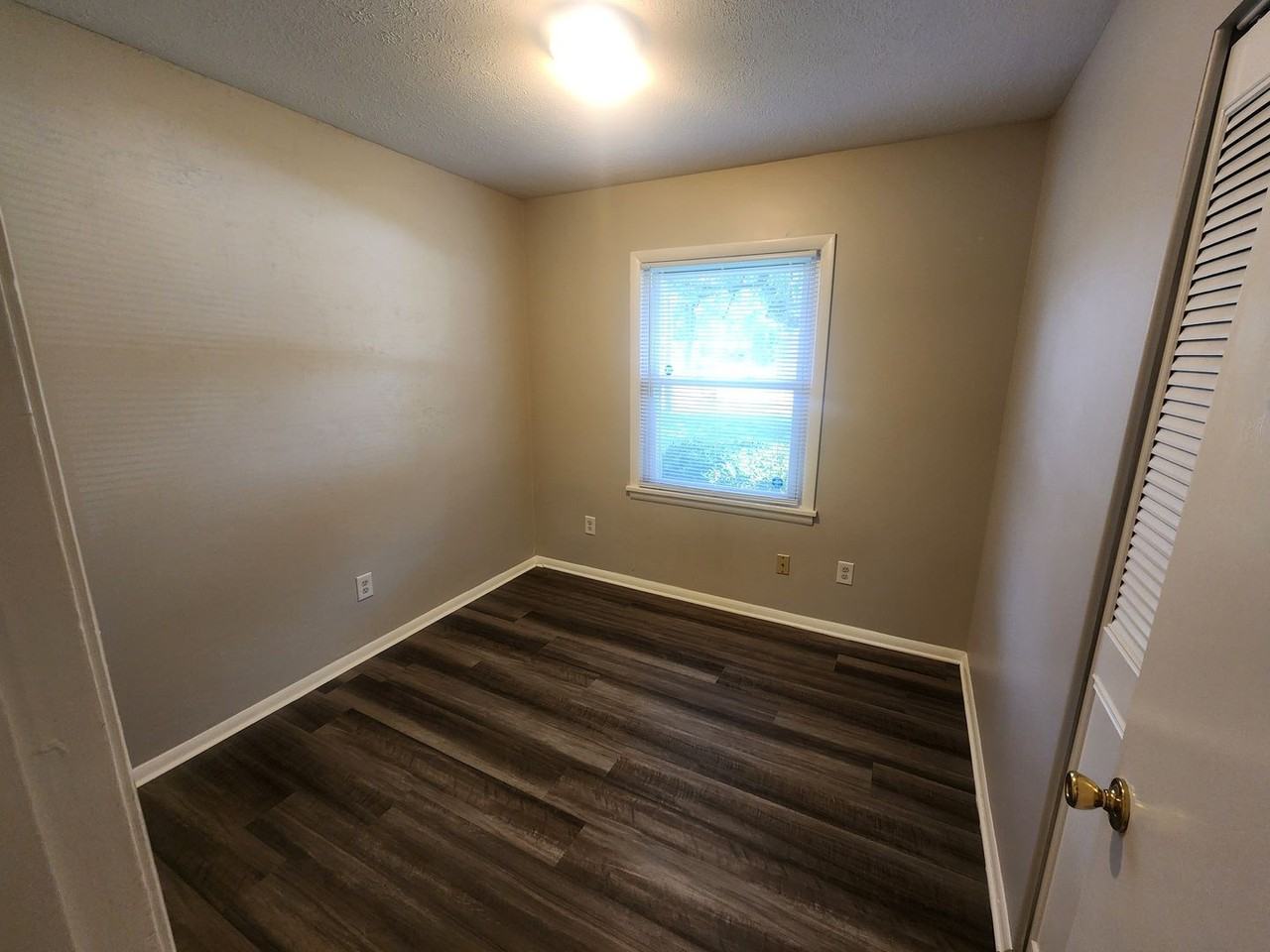 5403 Bramble Ct - Photo 5 of 15