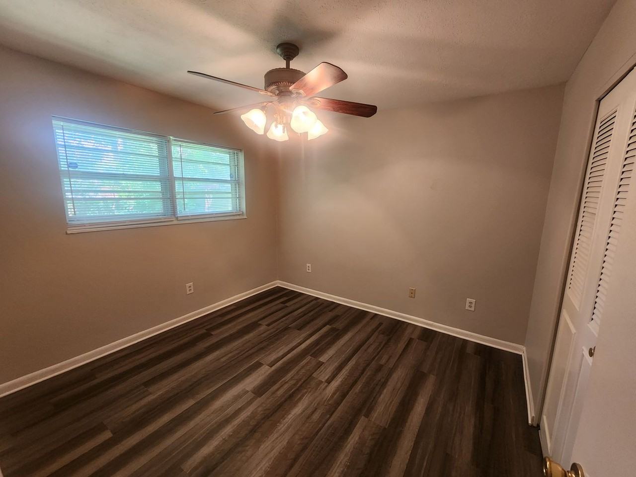 5403 Bramble Ct - Photo 7 of 15