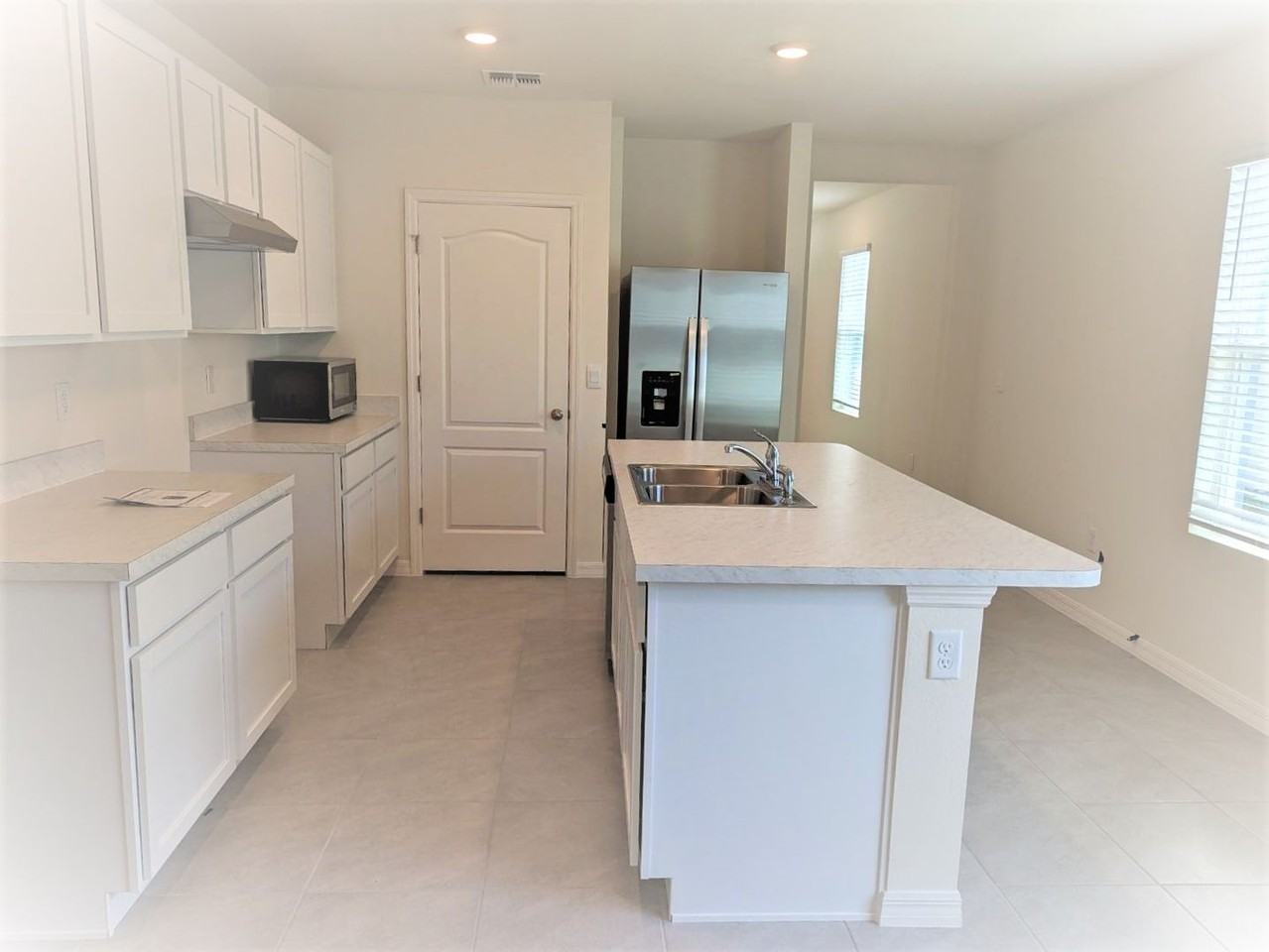 935 August Sky Dr - Photo 3 of 10