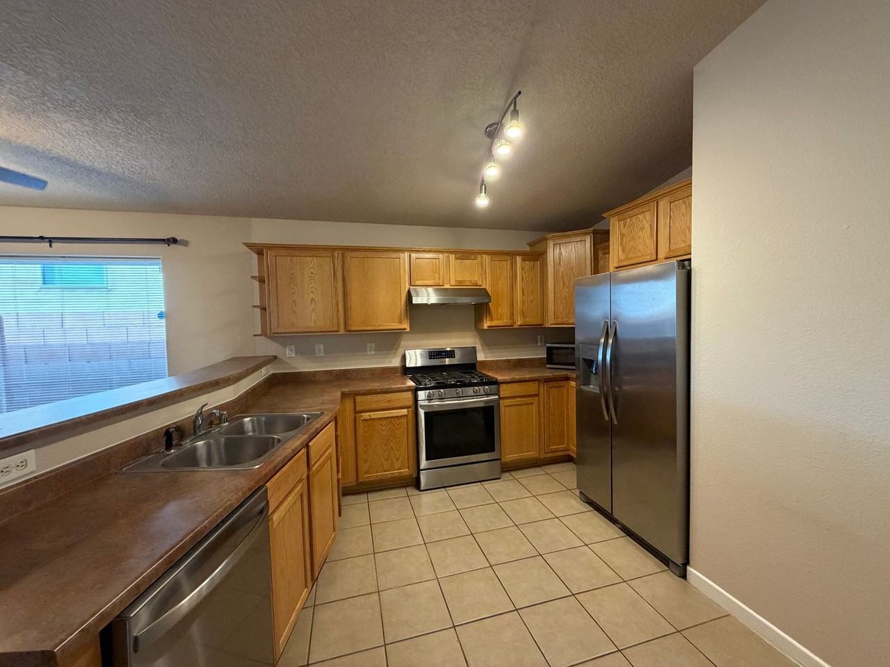 1548 Reynosa Loop Se - Photo 6 of 32