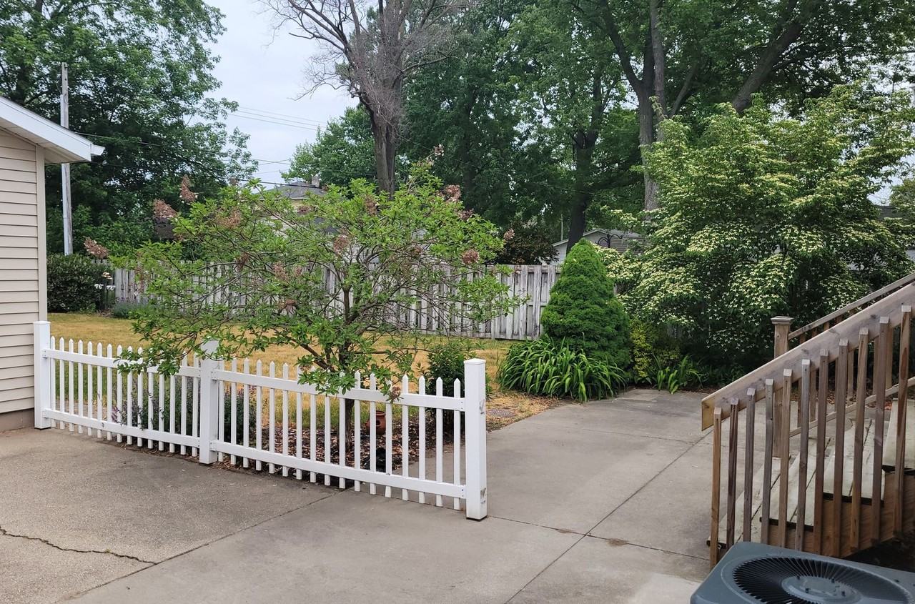 1333 Slayton Ave - Photo 4 of 32