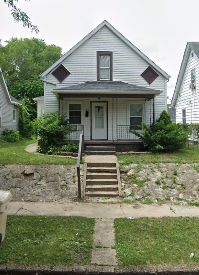 1817 S Scott St - Photo 2 of 2