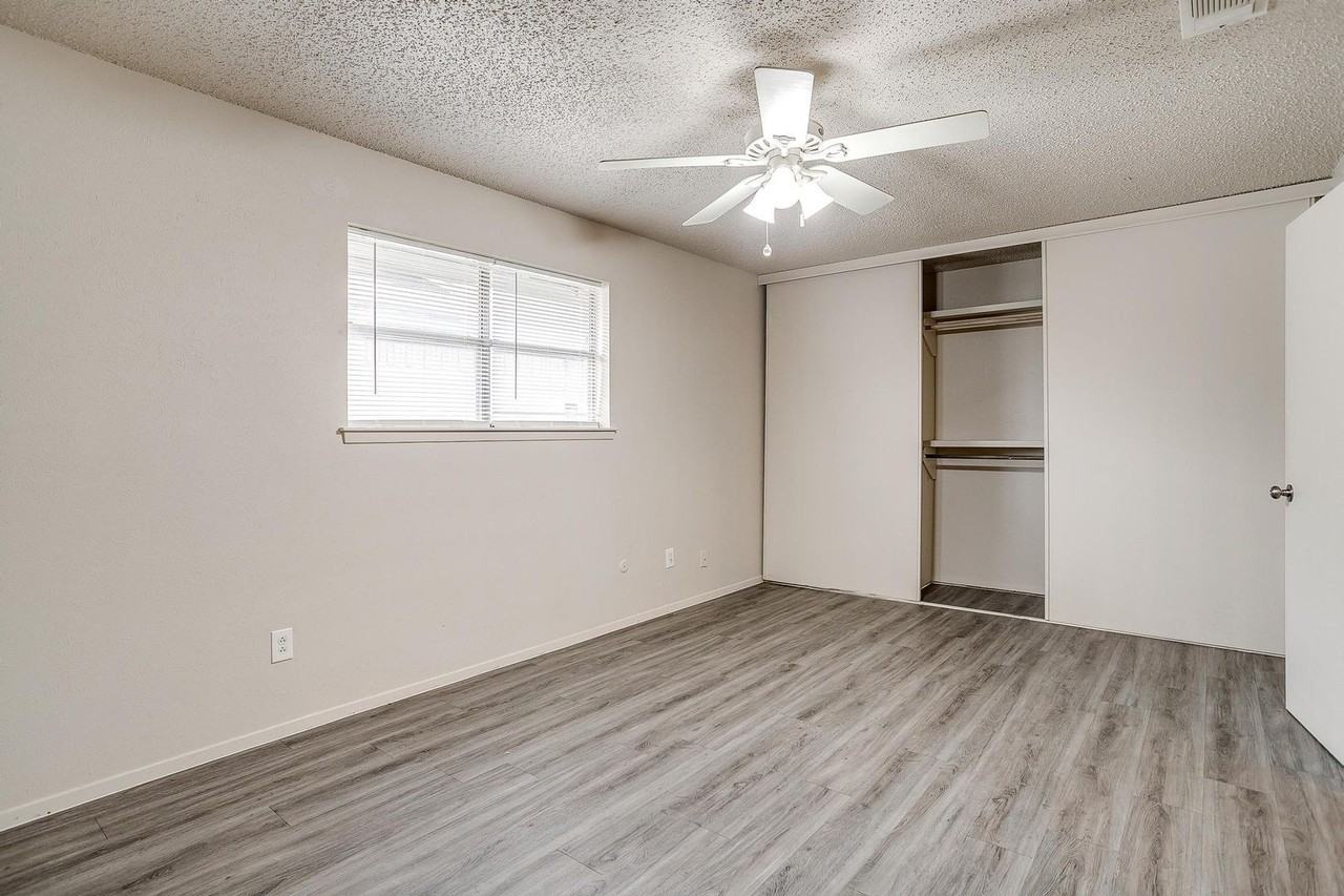 1626 Crestridge Dr - Photo 4 of 12