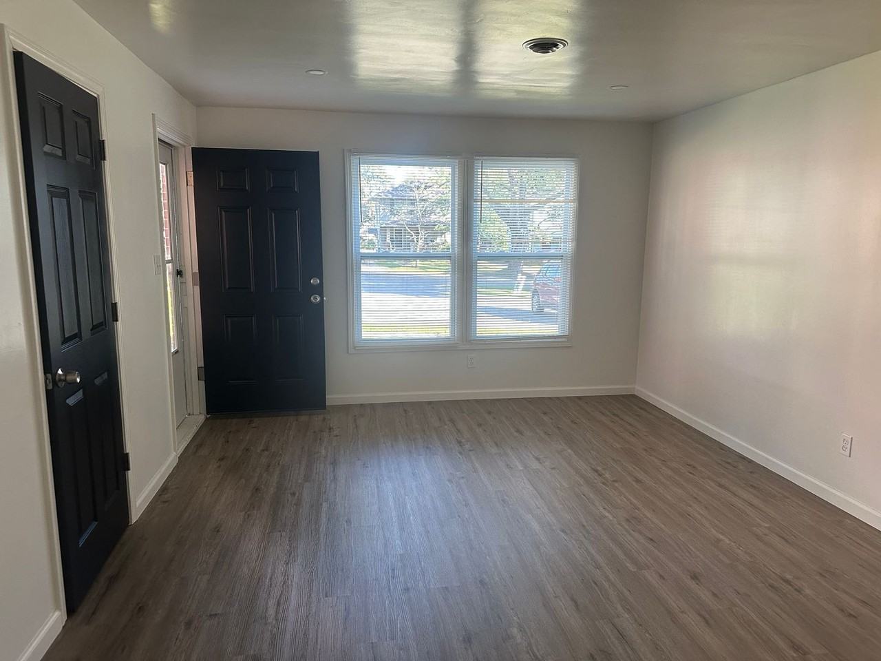2325 E Midlothian Blvd - Photo 6 of 15