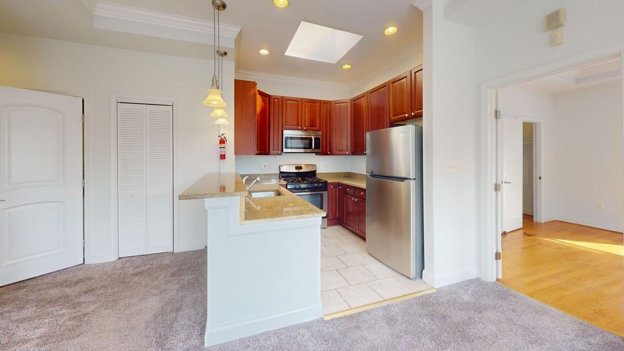 712 Marietta Pl Nw #303 - Photo 2 of 12