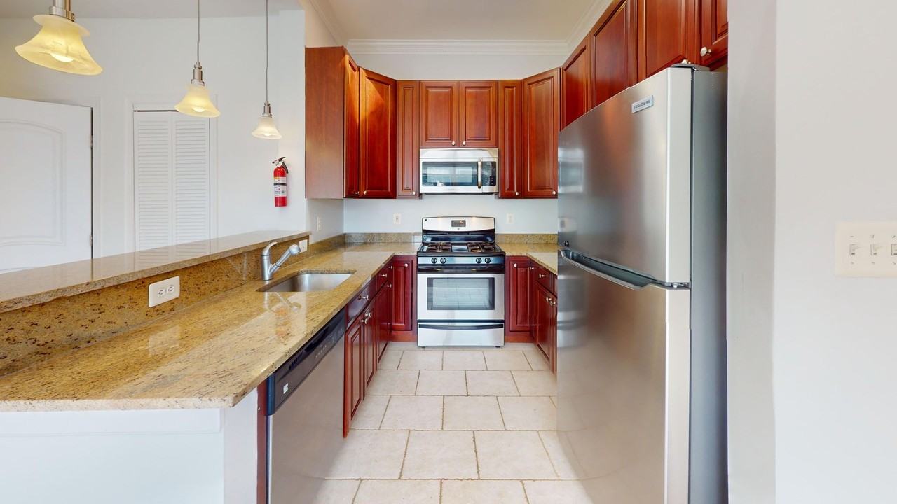 712 Marietta Pl Nw #303 - Photo 4 of 12
