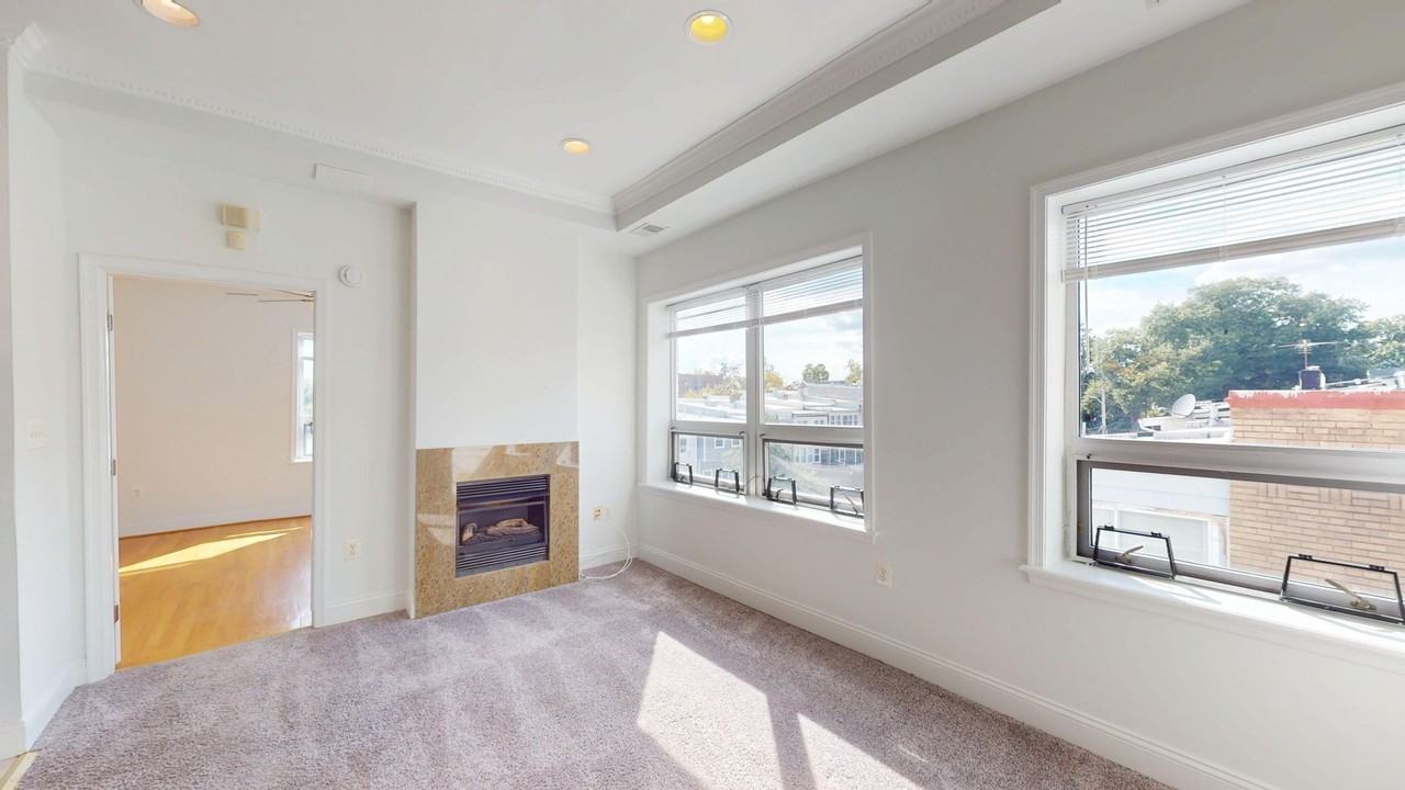 712 Marietta Pl Nw #303 - Photo 5 of 12