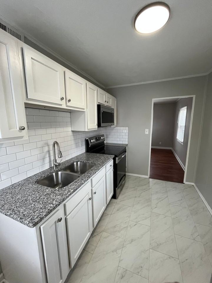 2680 Homecroft Dr - Photo 3 of 14