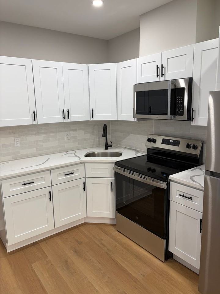 1547 N Frazier St - Photo 4 of 20