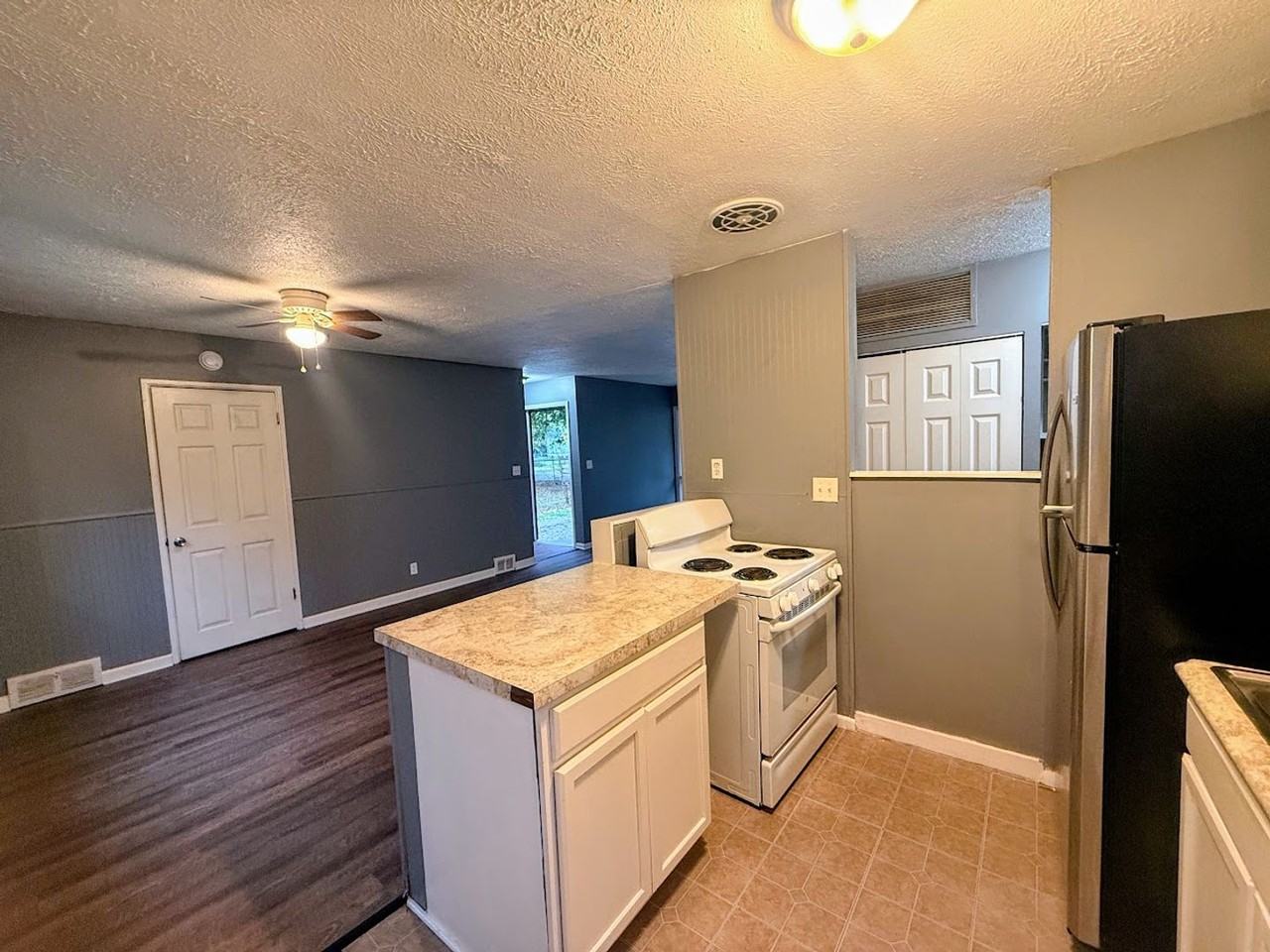 1689 Wakefield Dr - Photo 5 of 12