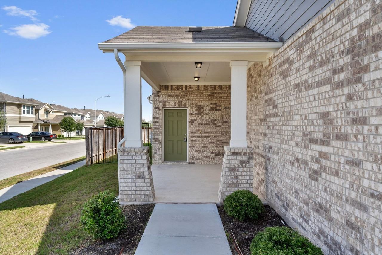 6400 Rafferty Ln - Photo 4 of 30
