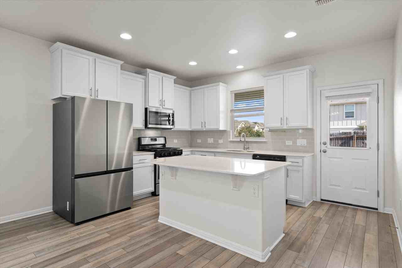 6400 Rafferty Ln - Photo 7 of 30