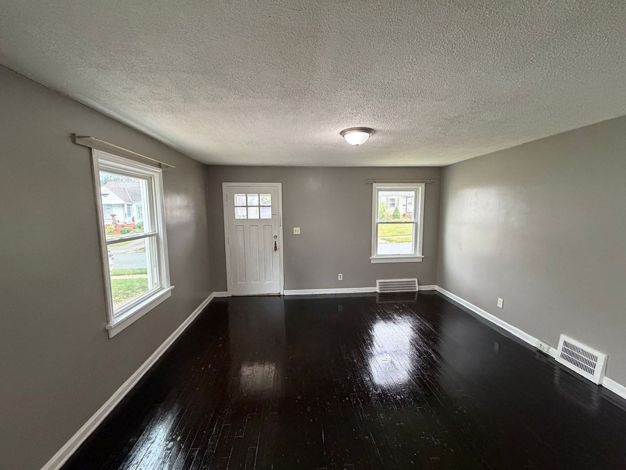 12015 Willard Ave - Photo 2 of 11