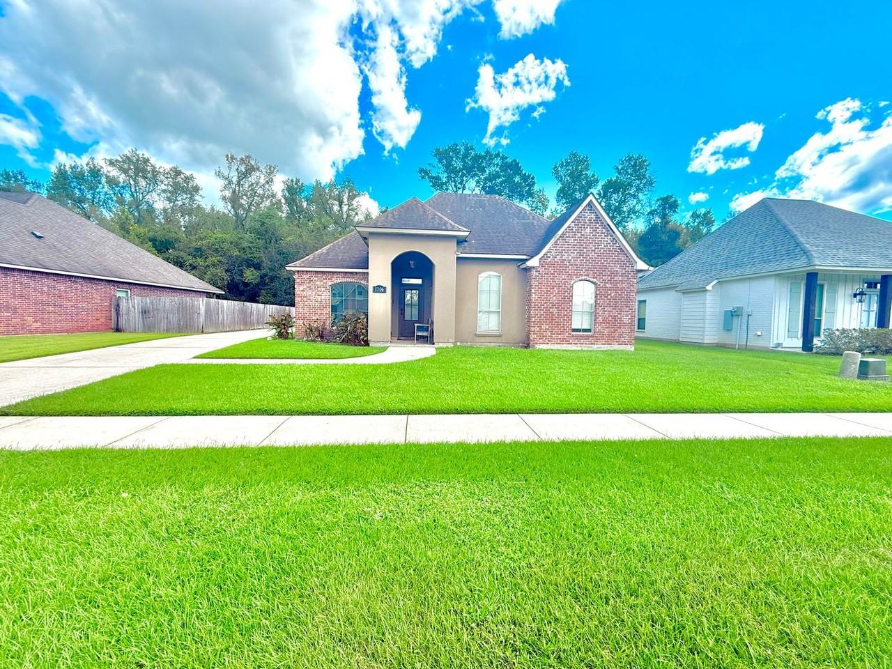 1306 S Sanctuary Ave - Photo 2 of 36