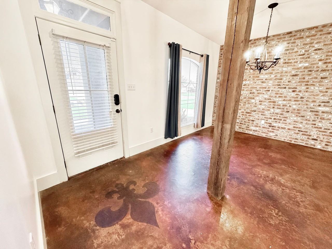 1306 S Sanctuary Ave - Photo 4 of 36