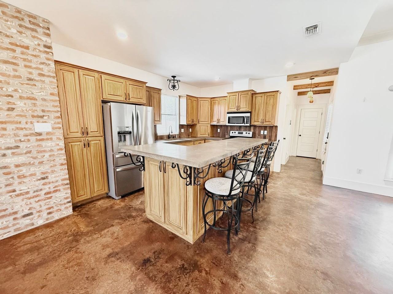 1306 S Sanctuary Ave - Photo 7 of 36