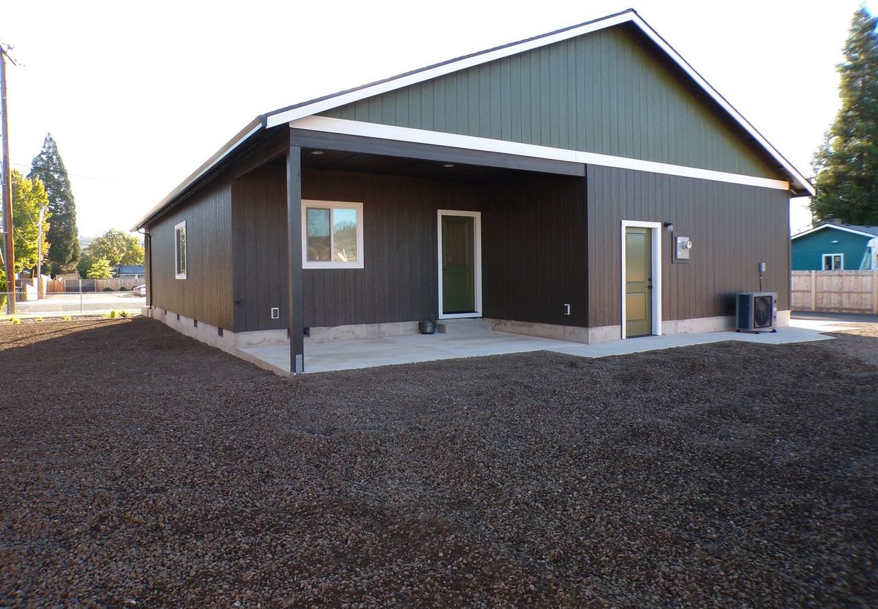 126 Lorraine Ave - Photo 3 of 16