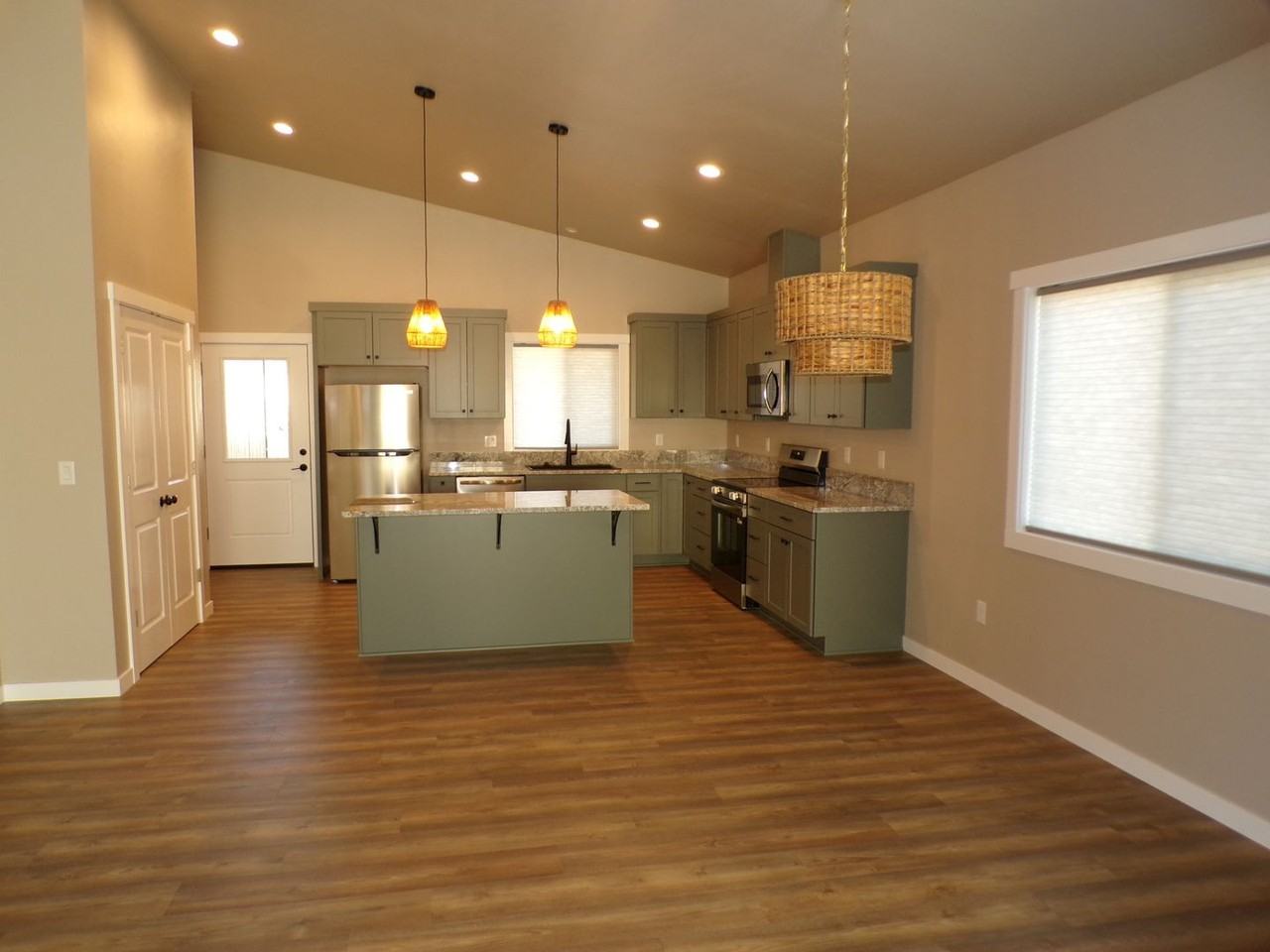 126 Lorraine Ave - Photo 5 of 16