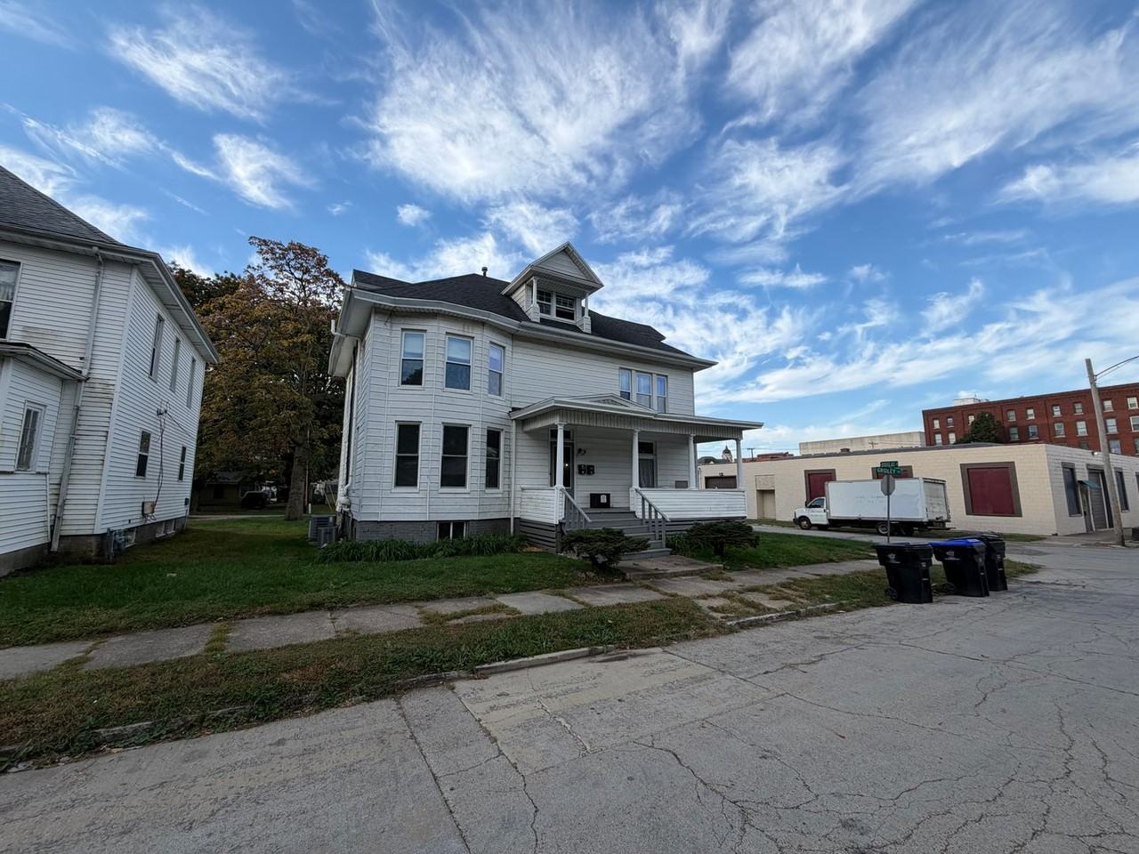401 Douglas St